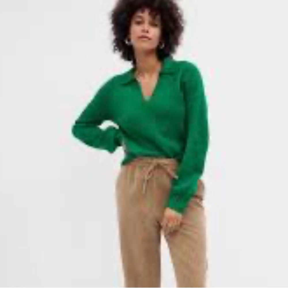 NWT GAP Forever Cozy Sweater ~ collared green V-Neck pullover size M